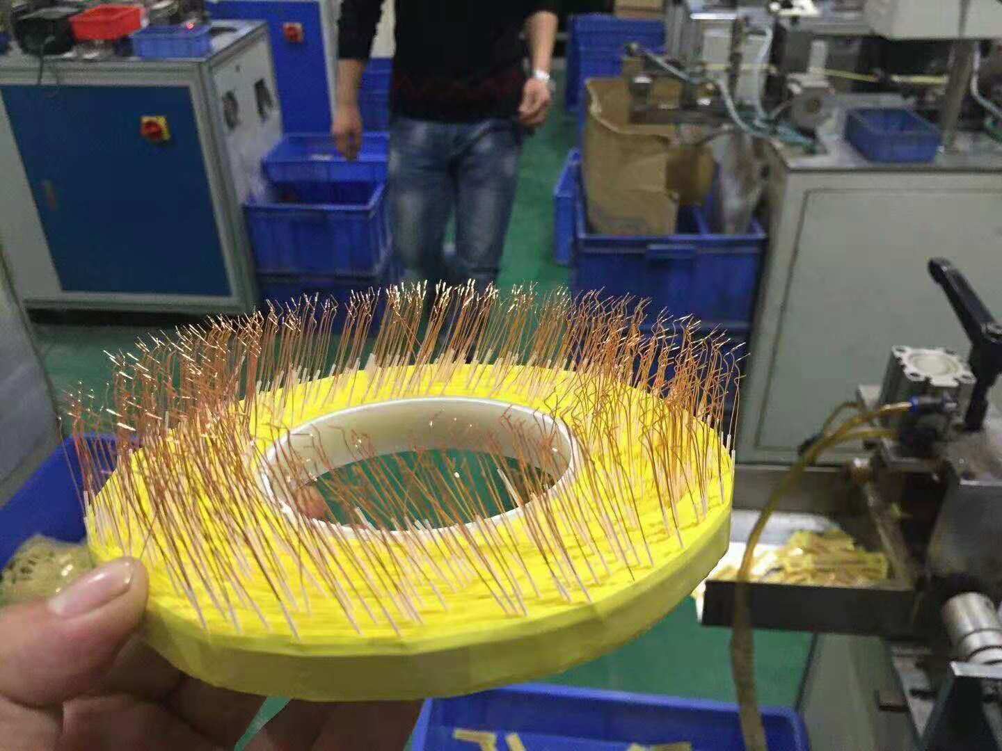 代理銅箔背膠、銅箔焊引線、銅箔穿套管、銅箔貼焊點、銅箔焊線、銅箔裁切等代加工工序